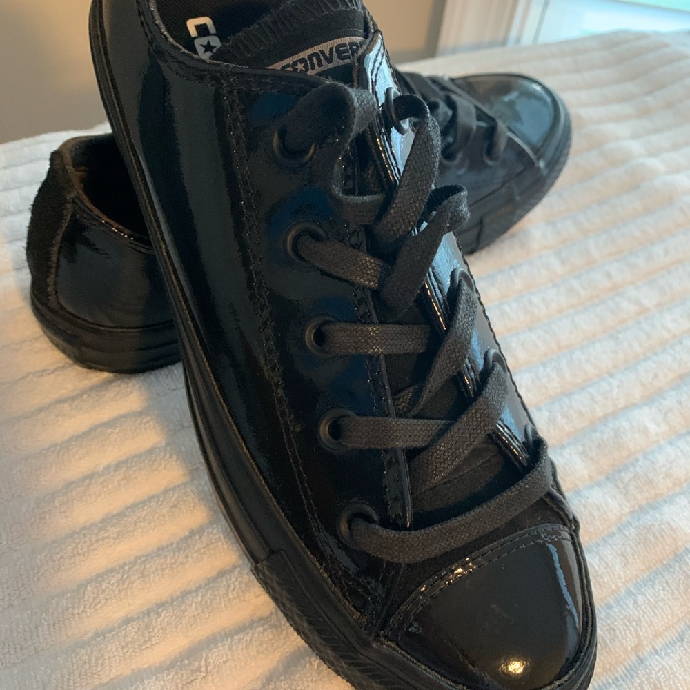 Women’s Converse NEW
